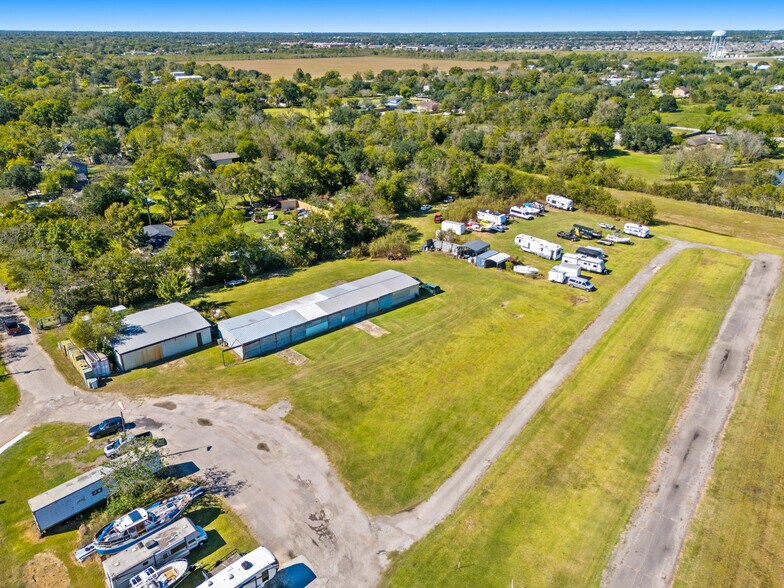 More Photos Of 7911 James St, Pearland Airport For Sale
