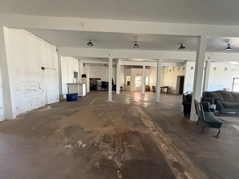 More Photos Of 218 Main St, Idalou Storefront Retail Office For Sale
