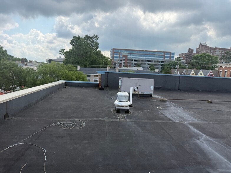 More Photos Of 260 E University Ave, Cincinnati Medical For Sale