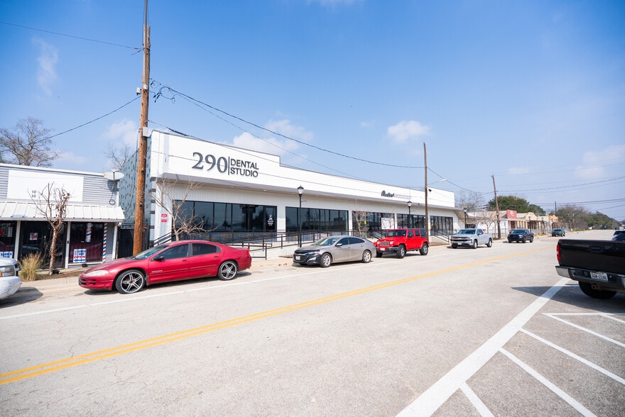 More Photos Of 2406 Main St, Waller Storefront For Lease