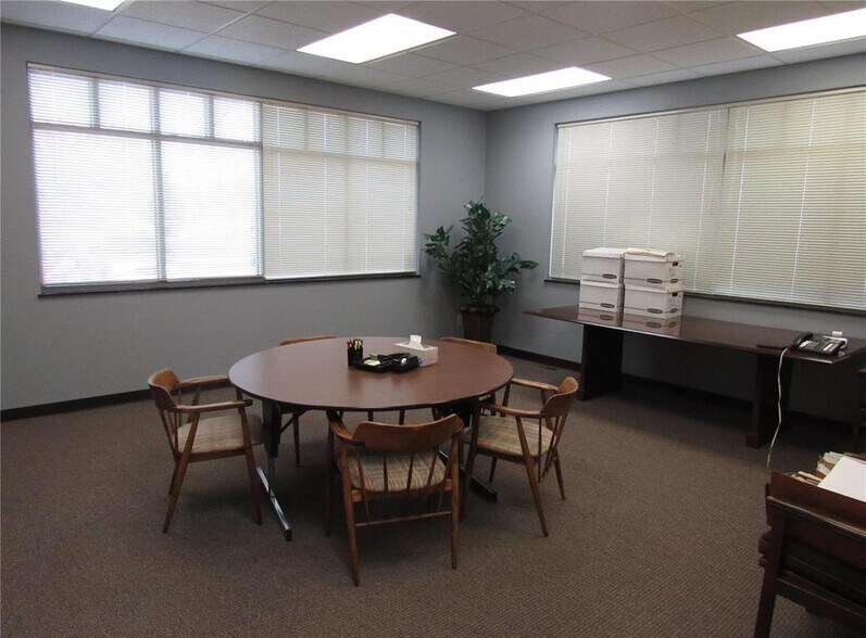 More Photos Of 1305 Dadrian Professional Park, Godfrey Office For Lease