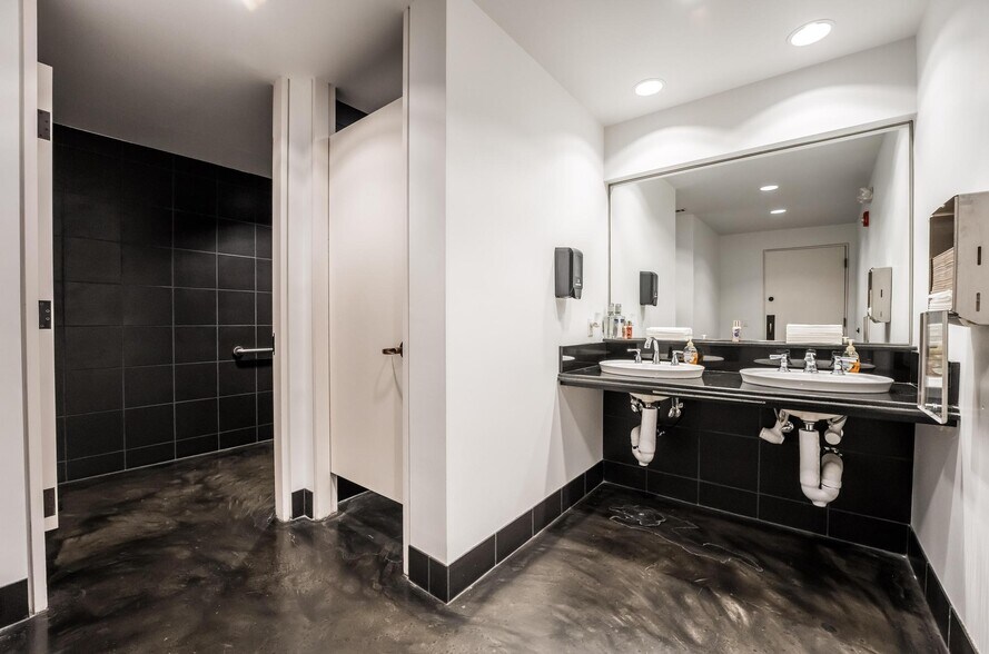 More Photos Of 714 S 4th St, Las Vegas Medical For Sale
