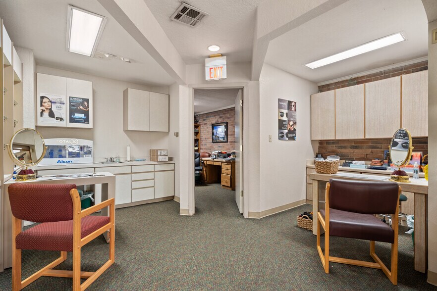 More Photos Of 715 12th Ave NW, Ardmore Medical For Sale