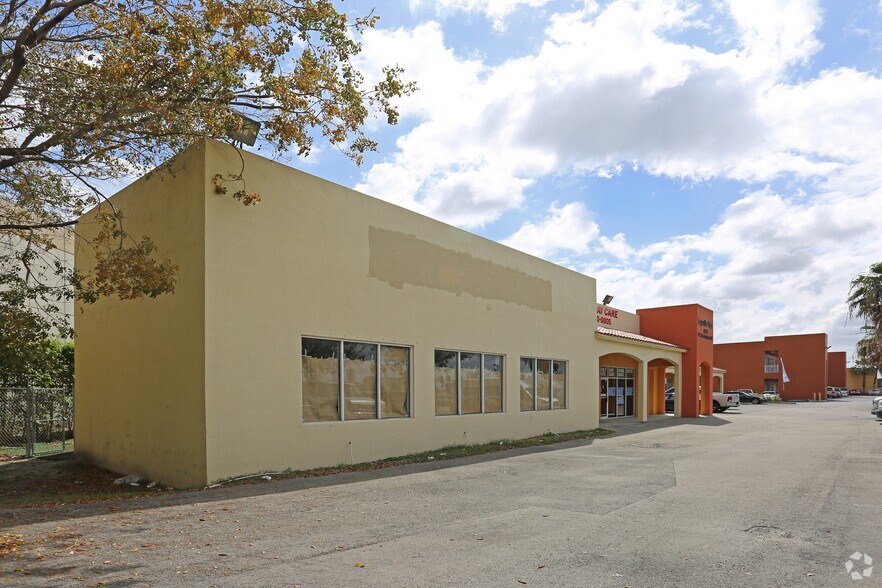 More Photos Of 12975 W Okeechobee Rd, Hialeah General Retail For Lease