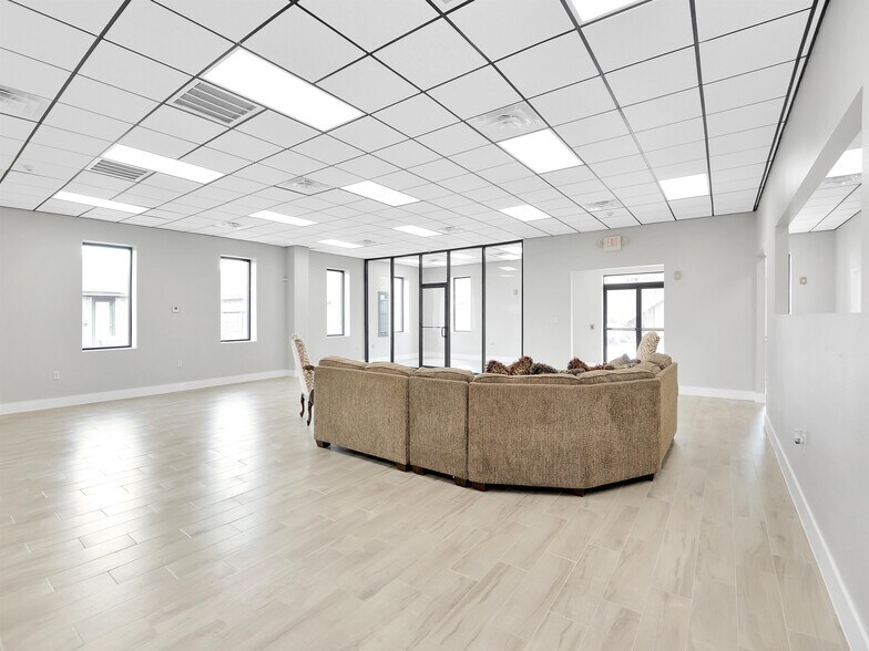 More Photos Of 601 Cien Rd, Kemah Unknown For Lease