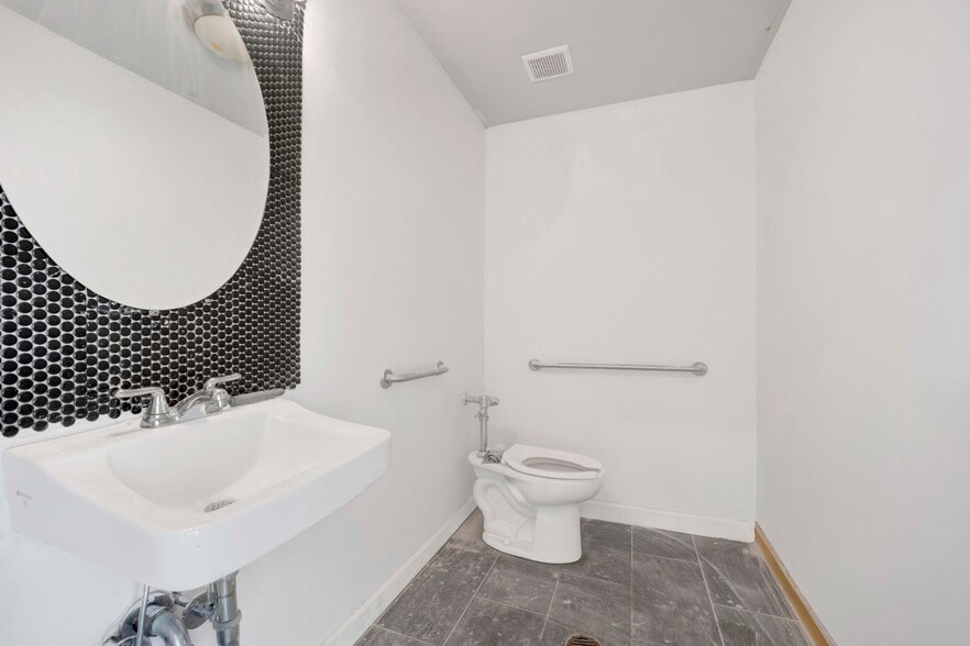 More Photos Of 900 S Western Ave, Chicago Apartments For Lease