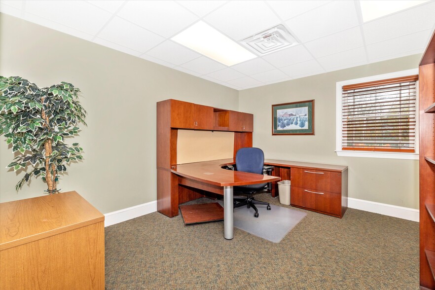 More Photos Of 925 N East St, Frederick Bank For Lease