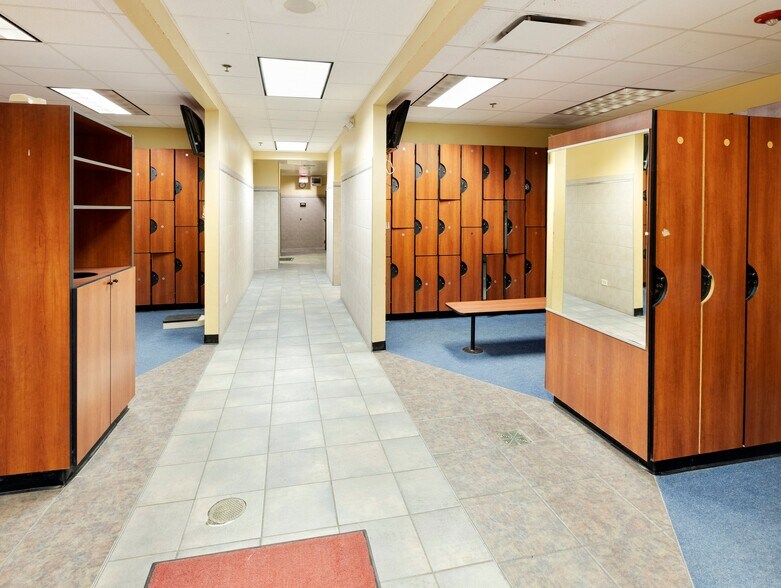 More Photos Of 1975 Melissa Ln, Aurora Health Club For Sale