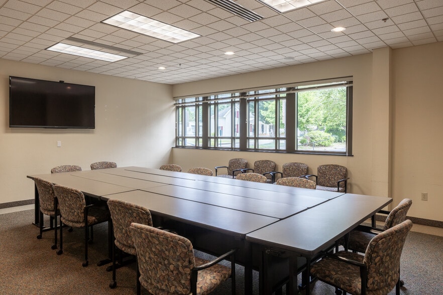 More Photos Of 172 Riverbend St, Waynesville Manufacturing For Lease