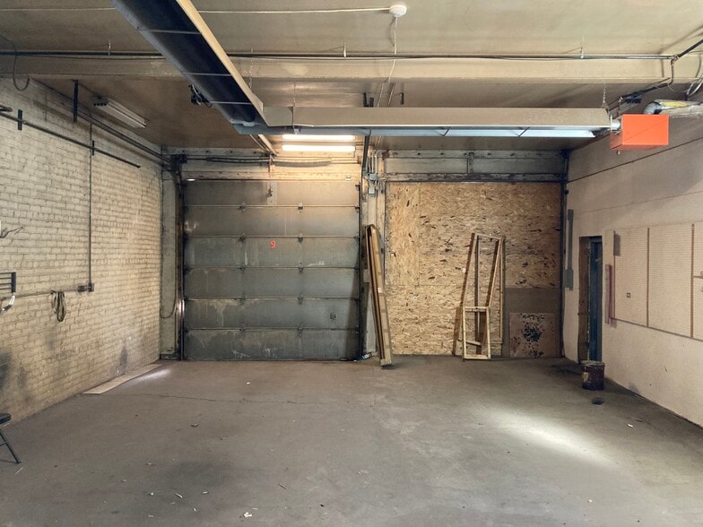 More Photos Of 429-431 Tower Ave, Superior Manufacturing For Sale