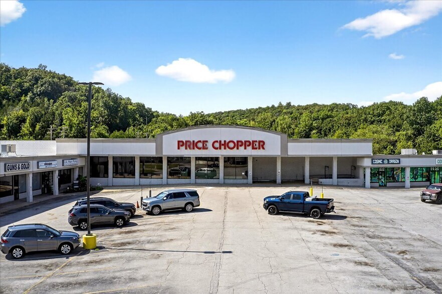 More Photos Of 4634-4639 Gravois Rd, House Spgs, House Springs Supermarket For Lease