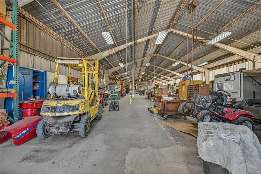 More Photos Of 925 M St, Firebaugh Manufacturing For Sale