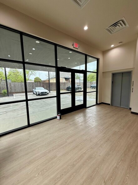 More Photos Of 1009 Yale St, Houston Freestanding For Lease