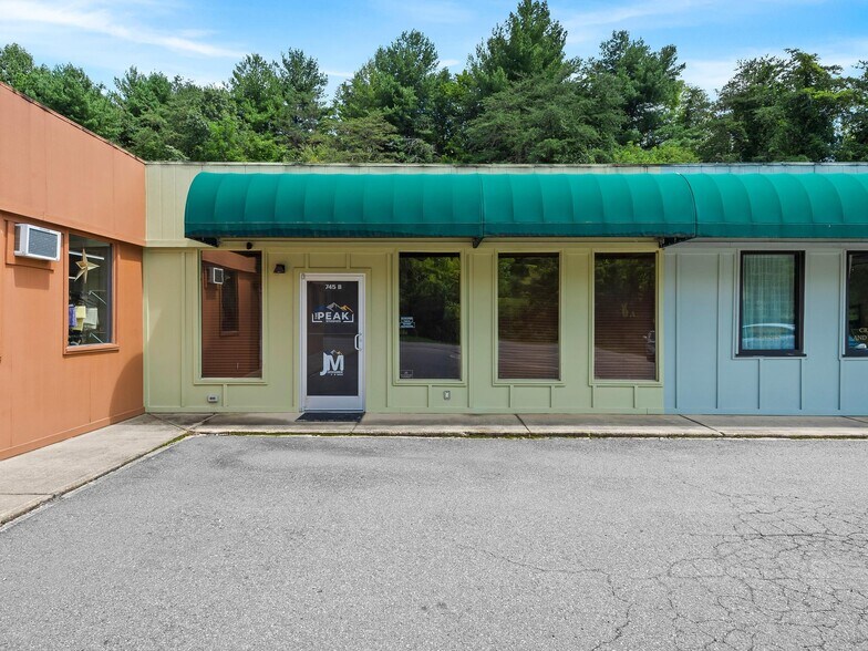 More Photos Of 745 Carl Eller Rd, Mars Hill Freestanding For Lease