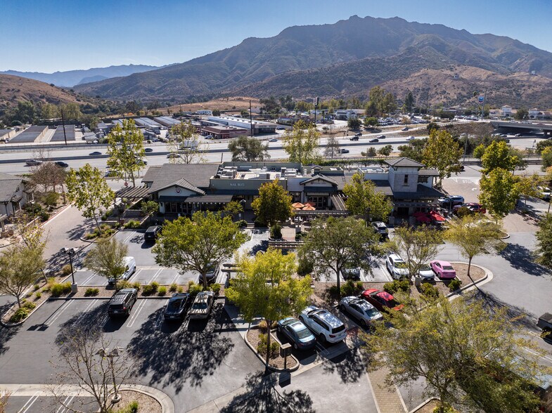 More Photos Of 29105-29125 Canwood St, Agoura Hills Restaurant For Lease