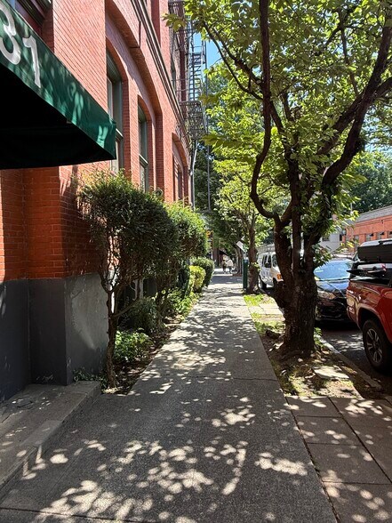 More Photos Of 1231 NW Hoyt St, Portland Loft Creative Space For Lease