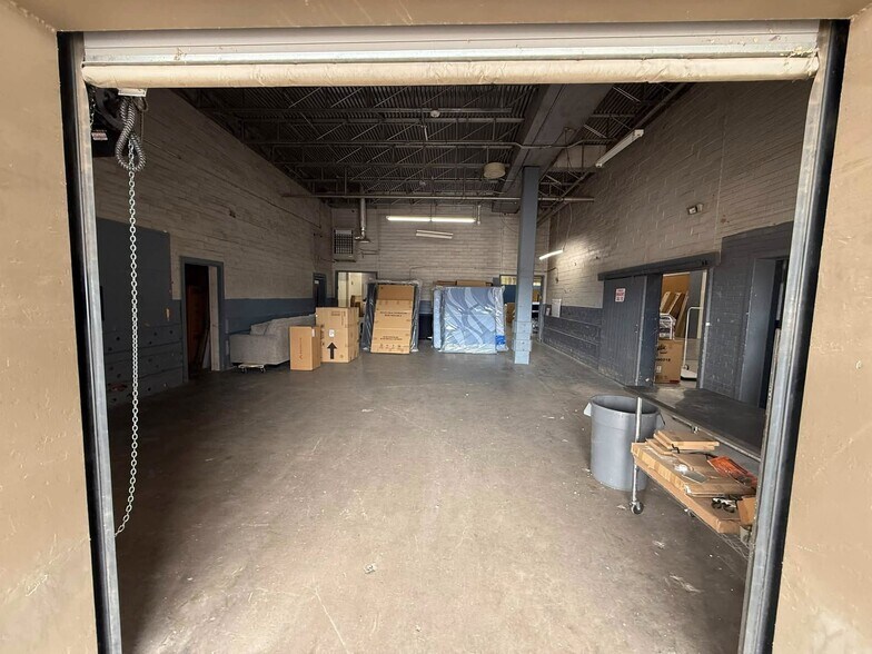 More Photos Of 1000 S Main St, Roswell Freestanding For Sale