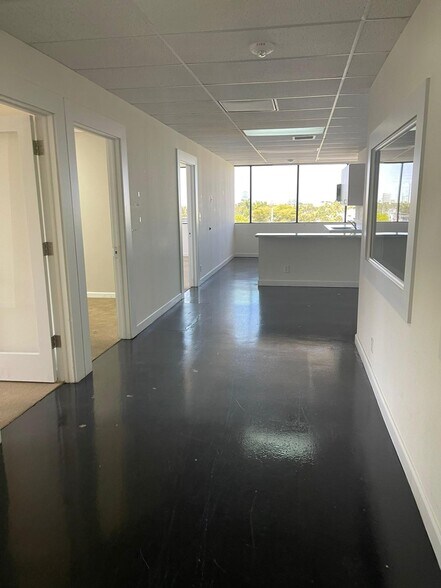 More Photos Of 18305 Biscayne Blvd, Aventura Office For Lease