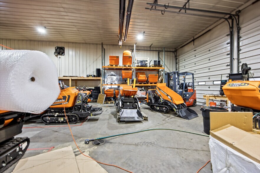 More Photos Of 292 Roosevelt Dr, Seymour Garden Center For Lease