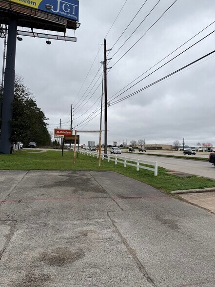 More Photos Of 2501 Interstate 45 N, Conroe Office For Lease