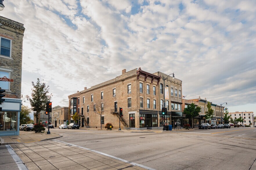 More Photos Of 244-246 Main St, Racine Storefront Retail Residential For Lease