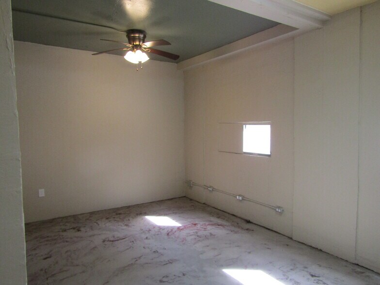 More Photos Of 501 S Lewis St, New Iberia Office For Sale