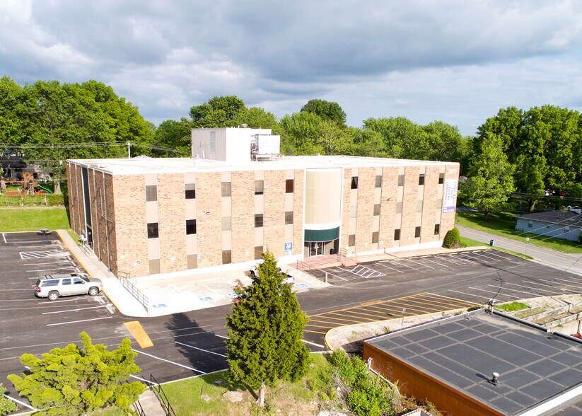 Primary Photo Of 3675 S Noland Rd, Independence Office Residential For Lease