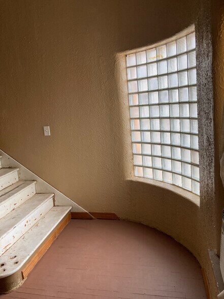 More Photos Of 202 S Hoy St, Buffalo Hotel For Sale