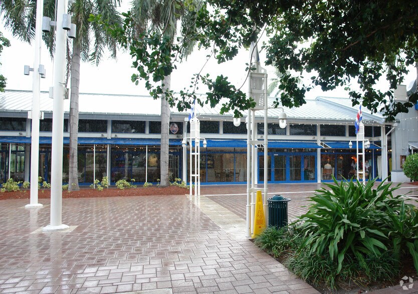 More Photos Of 401 Biscayne Blvd, Miami Freestanding For Lease
