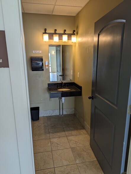 More Photos Of 1255-1263 S Monroe Ave, Green Bay Unknown For Lease