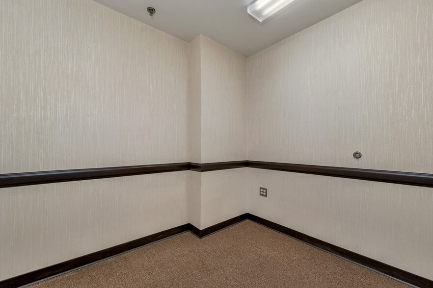 More Photos Of 15 Mont Vernon St, Milford Freestanding For Sale