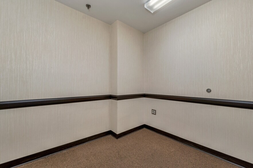 More Photos Of 15 Mont Vernon St, Milford Freestanding For Lease
