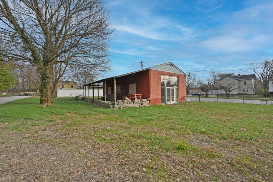 More Photos Of 206 E Galbraith Rd, Cincinnati General Retail For Sale