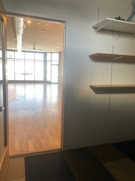 More Photos Of 4536 N Ravenswood Ave, Chicago Office Residential For Lease