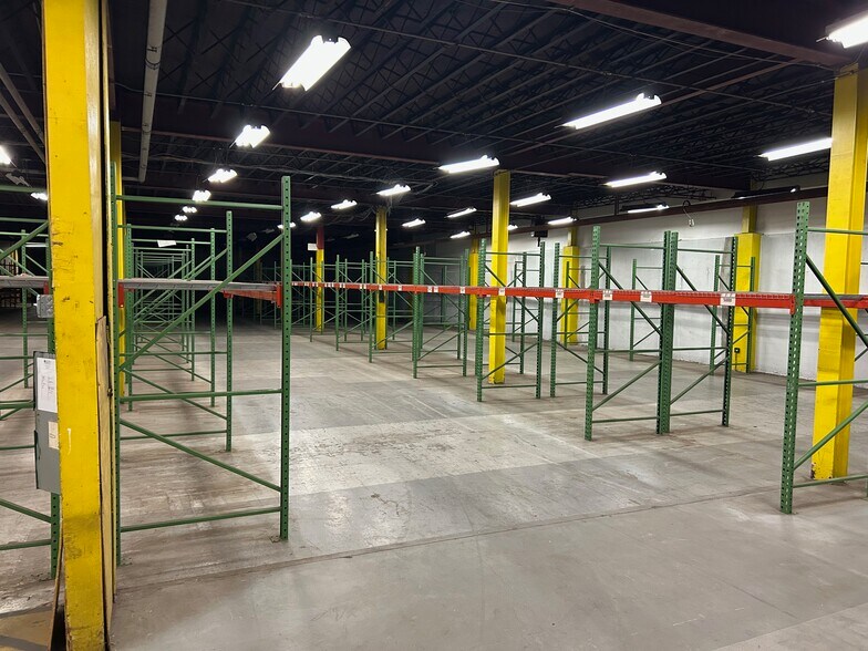 More Photos Of 93 Broadway, Menands Light Manufacturing For Sale