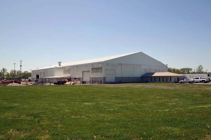 Primary Photo Of 450 E Illinois Ave, Benton Industrial For Sale