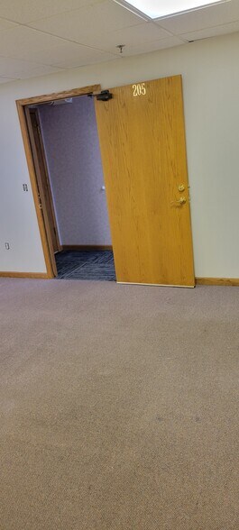 More Photos Of 6520 W Layton Ave, Greenfield Medical For Lease