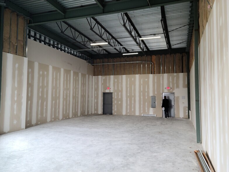 More Photos Of 937 State St, Bridgeport Storefront For Lease