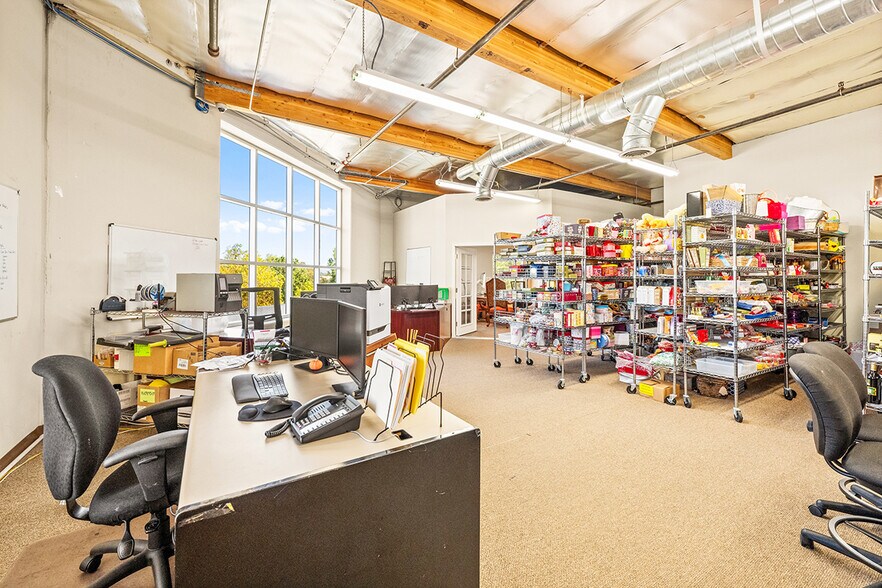 More Photos Of 42210 Zevo Dr, Temecula Warehouse For Sale