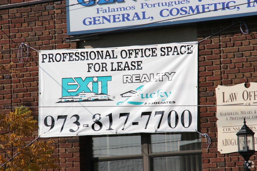 More Photos Of 290 Ferry St, Newark Office For Lease