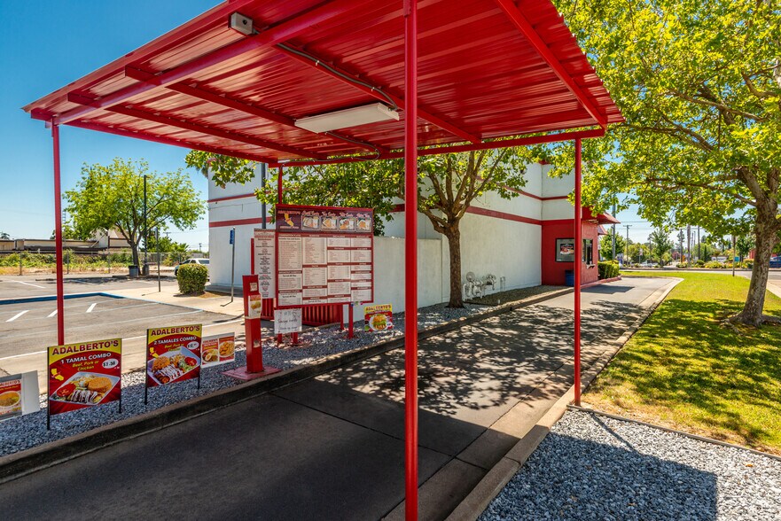 More Photos Of 7400 Fair Oaks Blvd, Carmichael General Retail For Sale