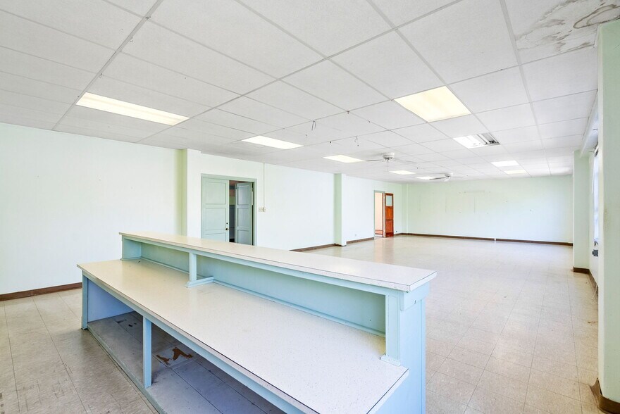 More Photos Of 1701 W Woodlawn Ave, San Antonio Religious Facility For Sale