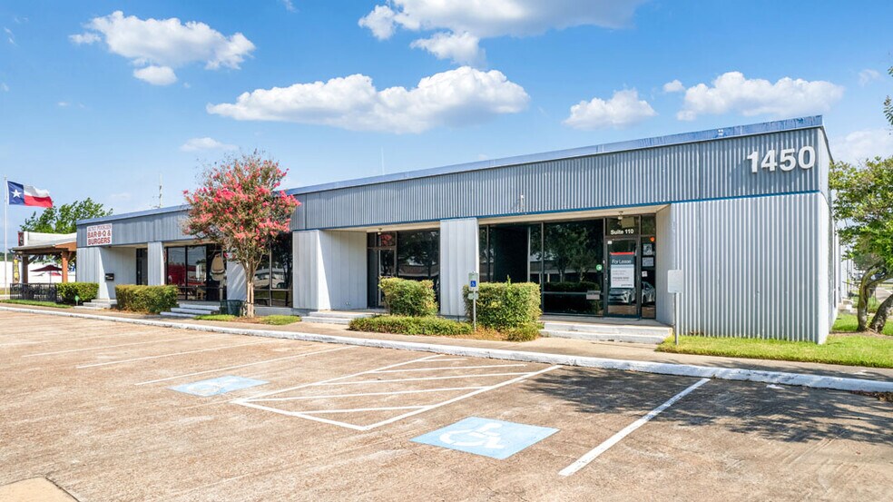 More Photos Of 10696 Haddington Dr, Houston Unknown For Lease