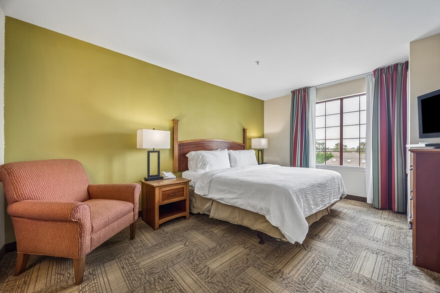 More Photos Of 10750 Gessner Rd, Houston Hotel For Sale