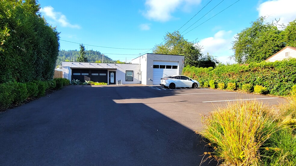 More Photos Of 1241 Main St, Springfield Office For Sale