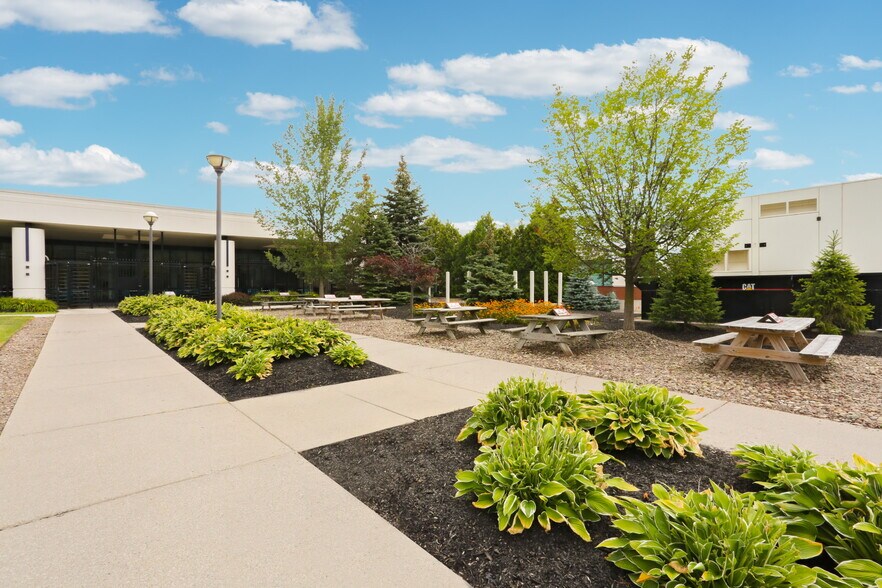 More Photos Of 540 CrossPoint Pky, Getzville Unknown For Lease