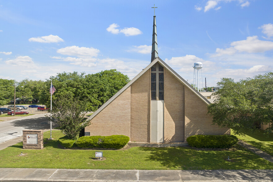 Primary Photo Of 2520 Cherry St, Waller Religious Facility For Sale