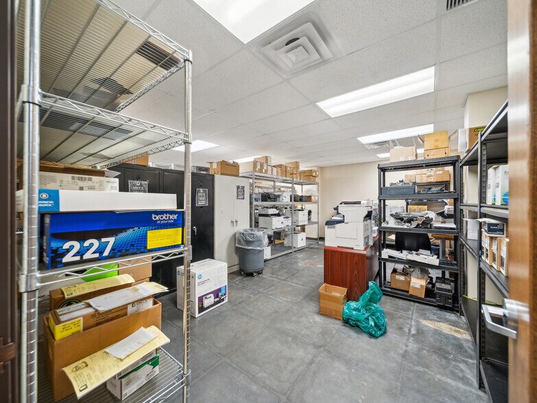 More Photos Of 2005 N Yellowood Ave, Broken Arrow Warehouse For Sale