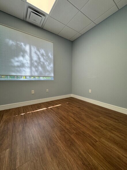 More Photos Of 255 Professional Way, Wellington Office For Lease