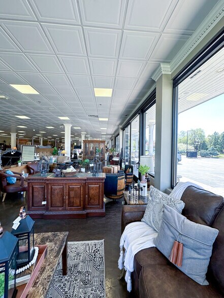 More Photos Of 540 Cortland Dr, Lake Zurich Storefront For Sale